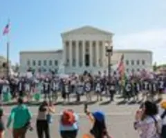 Supreme Court verhandelt in Trumps Beisein über US-Geburtsrecht