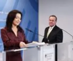 Reiche kündigt Klarheit beim Industriestrompreis bis Ende Juni an