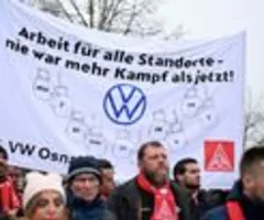 Zigtausende VW-Beschäftigte streiken - "Zähne zeigen!"