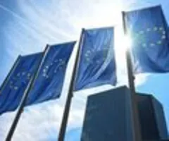 Von der Leyen als EU-Kommissionschefin wiedergewählt