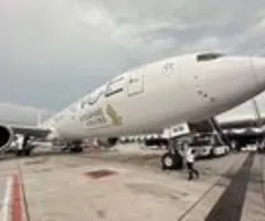 Passagierflugzeug musste in Bangkok notlanden - Ein Toter