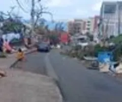 Rettungskräfte auf dem Weg zu Katastrophengebiet in Mayotte - Hunderte Tote befürchtet