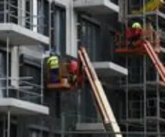 Bauaufträge brechen im Oktober nach starkem Vormonat wieder ein