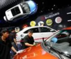 Autoabsatz in China im Januar eingebrochen - Hybride und E-Autos unter Druck