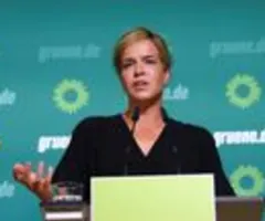 NRW-Ministerin für Gespräche von Stahl-Riesen über gemeinsamen Weg