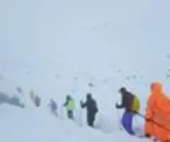 Medien: Hunderte Wanderer am Mount Everest gerettet