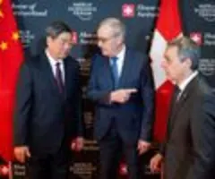 China verteidigt Rekordüberschuss - Will Weltmarkt und Weltfabrik sein