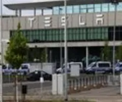 Gemeinde Grünheide gibt Tesla grünes Licht für Bau von Güterbahnhof
