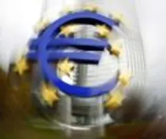 Kreditvergabe an Firmen im Euroraum zieht leicht an