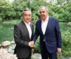 Außenminister Chinas und Russlands betonen nach Treffen enge Allianz