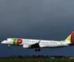 Lufthansa bietet für Minderheitsanteil an Portugals Staatsairline TAP