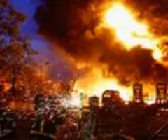 17 Tote in Ukraine bei russischem Angriff - Brand in Russlands Hafen Tuapse