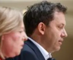 Klingbeil schwört SPD auf Reformen ein und kommt Kanzler Merz entgegen