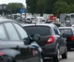 HUK-Coburg steuert auf 15 Millionen versicherte Autos zu
