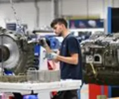 Industrie fährt Produktion hoch - "Niveau weiter sehr niedrig"