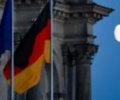 Etat 2025 mit Schwerpunkt Verteidigung steht - Kritik an Schulden