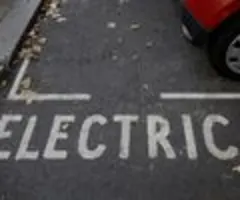 Automarkt startet schwach ins neue Jahr - E-Autos legen zu