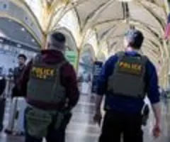 Insider: US-Minister droht mit Airport-Einschränkungen für Touristen und Fracht
