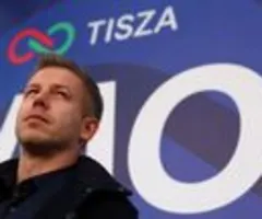 Ungarns Opposition vor Wahl in Umfragen vorn - Rechtsaußenpartei legt zu