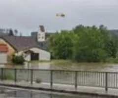Oberrhein wegen Hochwasser für die Binnenschifffahrt gesperrt