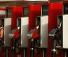 Wirtschaftsweise gegen Tankrabatt - Wettbewerbsbehörden gefragt