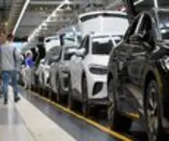Boom bei E-Autos und Privatkunden stützt deutschen Pkw-Markt im August