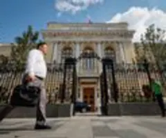 Russischer Rubel gibt deutlich nach - Zentralbank will weniger stützen