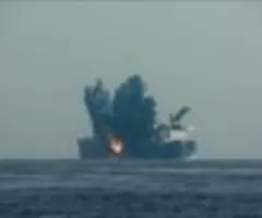 Schiff vor Jemen beschossen und schwer beschädigt