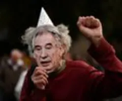 Regierungschef Bayrou reicht in Paris Rücktritt ein - Rätselraten um Nachfolger