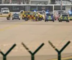 Klima-Aktivisten legen für mehrere Stunden Frankfurter Flughafen lahm