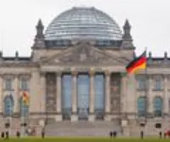 Bundestag beschließt Gesetze zum beschleunigten Ökostrom-Ausbau