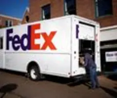 Sparmaßnahmen beflügeln FedEx - Prognose für Gesamtjahr angehoben