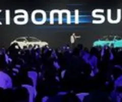 Anleger reißen sich um Xiaomi-Aktien nach Elektroauto-Debüt