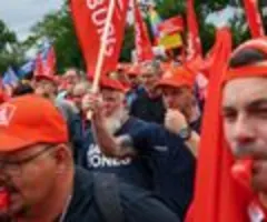 IG Metall fordert fünf Prozent mehr Geld in Metall-Tarifrunde