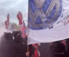 IG-Metall-Tarifkommission stimmt für Warnstreiks bei VW