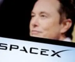 Musk will mit SpaceX jetzt erst auf den Mond und dann zum Mars