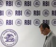 Indiens Zentralbank zieht erstmals seit fast vier Jahren Zinszügel an