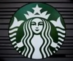 Starbucks stellt dank Sanierungserfolgen höheren Gewinn in Aussicht