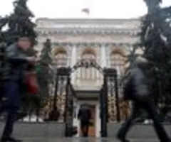 Russland erhöht nach Sanktionen Zinsen massiv  - "Rubel Ramsch geworden"