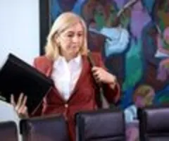 Gesundheitsministerin Warken will mehr Geld aus Bundeshaushalt