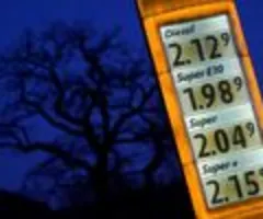 Bundesrat macht Weg für Tankrabatt frei - Länder fordern mehr