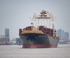 Hamburger Hafen bleibt für große Schiffe gesperrt