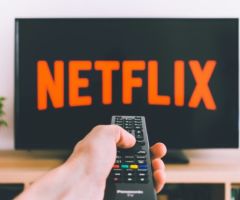 Netflix-Aktie: Perfekte Strategie zum Passwort-Crackdown & Monetarisieren