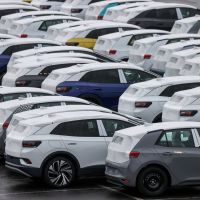 Studie: Neuwagen bleiben knapp und teuer