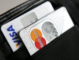 Aufsicht untersucht Gebühren von Visa und Mastercard