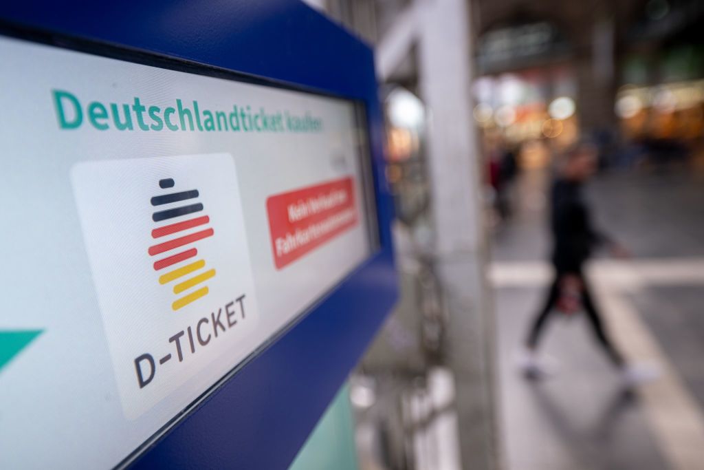 Deutschlandticket für 2025 finanziell abgesichert • news • onvista