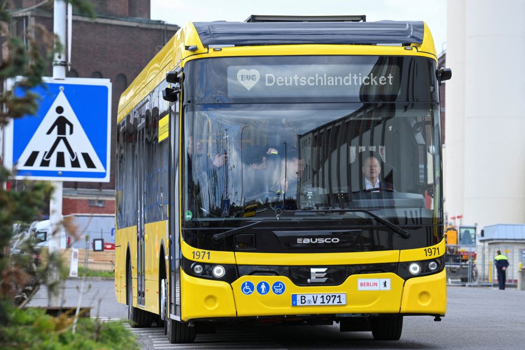 Bundestag und Bundesrat sichern Finanzierung von Deutschlandticket 2025