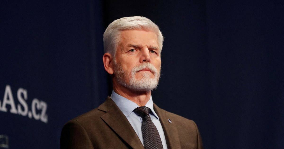 Bývalý generál NATO vede průzkumy v českých prezidentských volbách |  zprávy