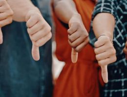 Finger-weg-Aktien: Von diesen 3 beliebten Aktien halte ich mich trotz starker Kursrückgänge fern