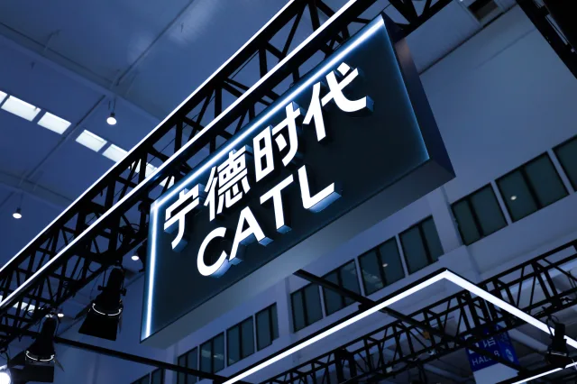 CATL-Logo aufgehangen